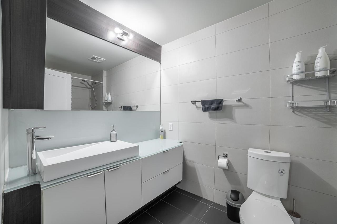 Designer Condo W/ Cn Tower View & Parking Toronto Exterior foto